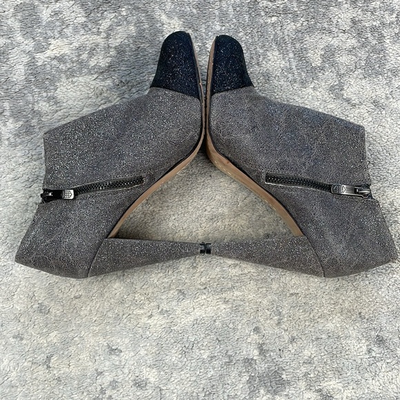 Vince Camuto Amoby2 Ankle Bootie Heel Glitter Cap Toe Gray Black Sz 6.5 - Picture 8 of 13